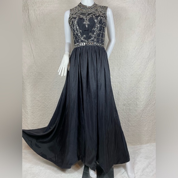 Source Unknown Dresses & Skirts - 🔥Diamond Crystal Bead Accent Sleeveless A-line Full Maxi Party Formal Gown